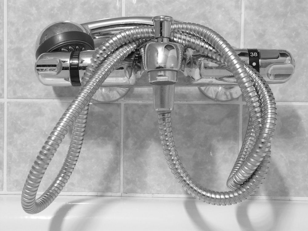 Takdusj: slik skaper du spa-følelse på badet hjemme